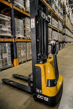 Штабелер электрический самоходный CHL CDD12J 1,2т 2,5м